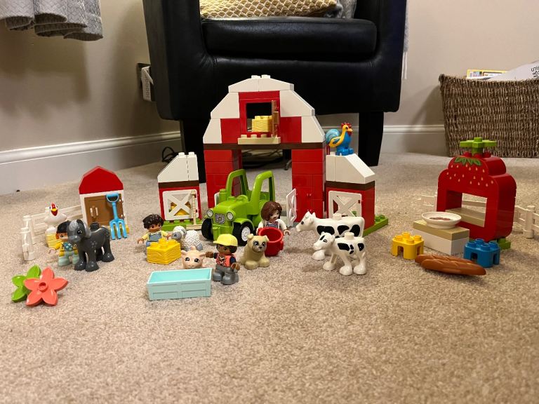 Lego Duplo Barn, Tractor & Farm Animal Care #10952