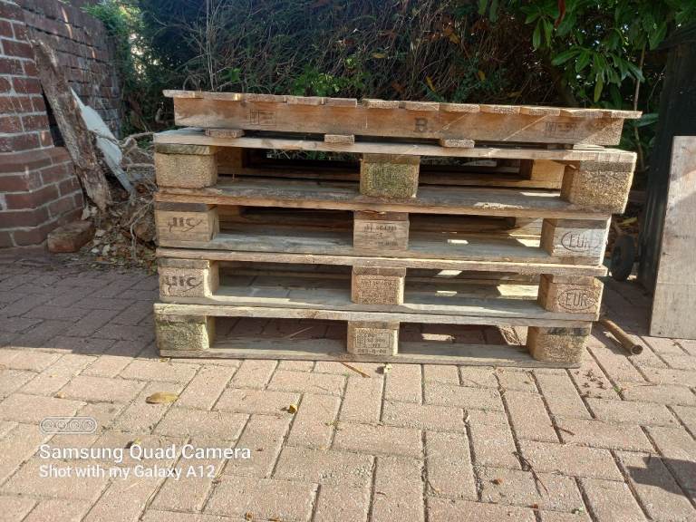 Four EUR Pallets & One B2B Pallet 