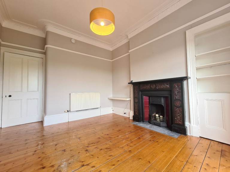 1 bedroom unfurnished flat, Hawthornvale, Trinity 