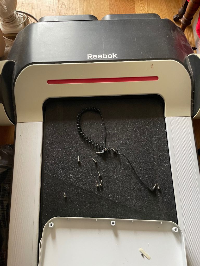 Reebok running machine - needs electric wiring free to collect 