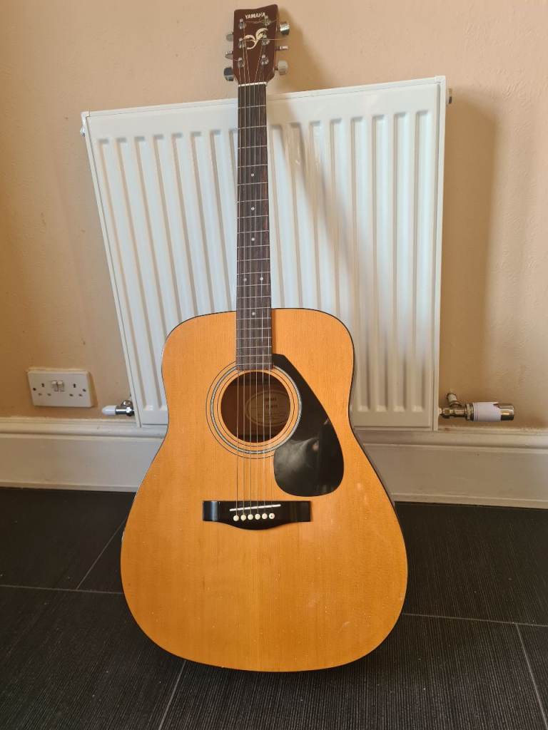 Yamaha FG 401 Acoustic Guitar