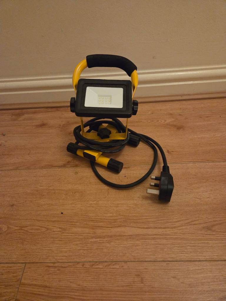 LED Work Light 35W – Yellow, Good Condition