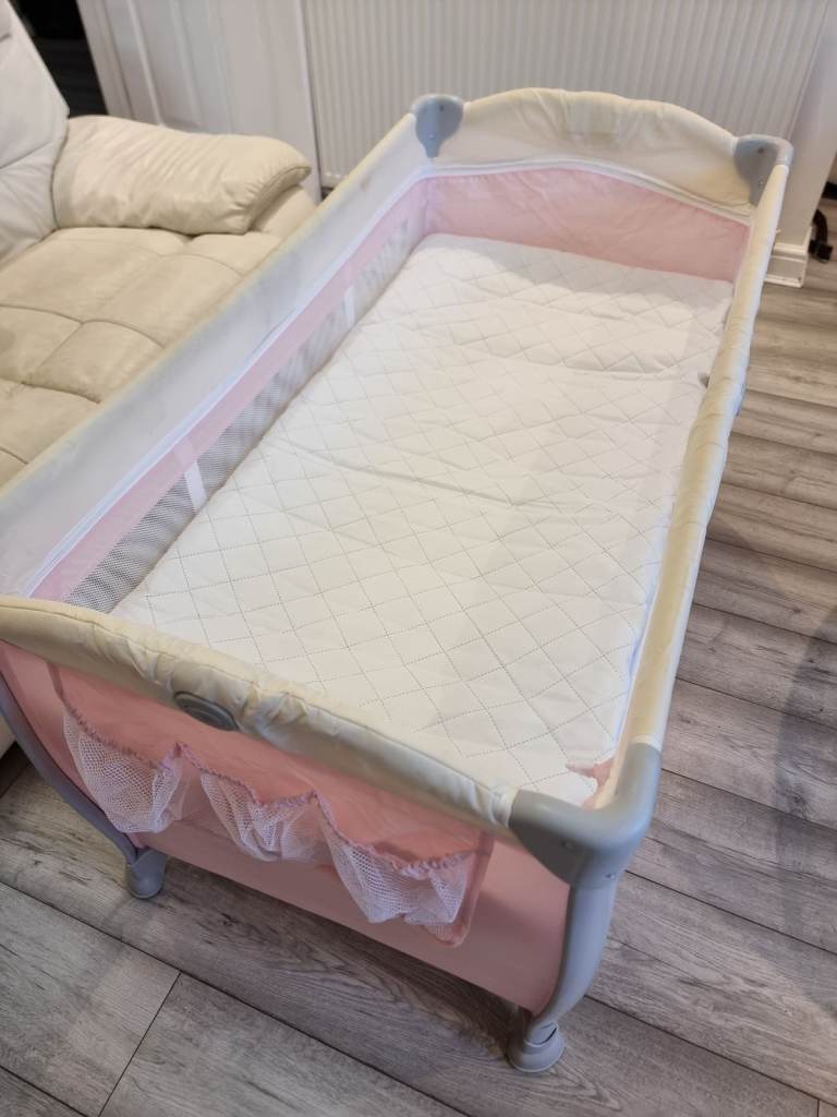 Travel cot for baby/toddler