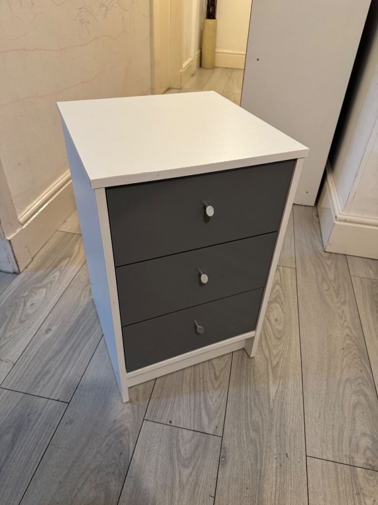 Bed sidetable , Like New