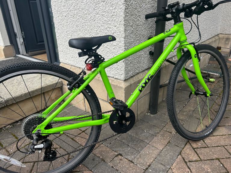 Frog 69 Kids Bike. Neon Green, excellent condition. 