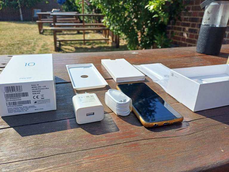Honor 10 – Phantom Blue (64GB) – Excellent Condition