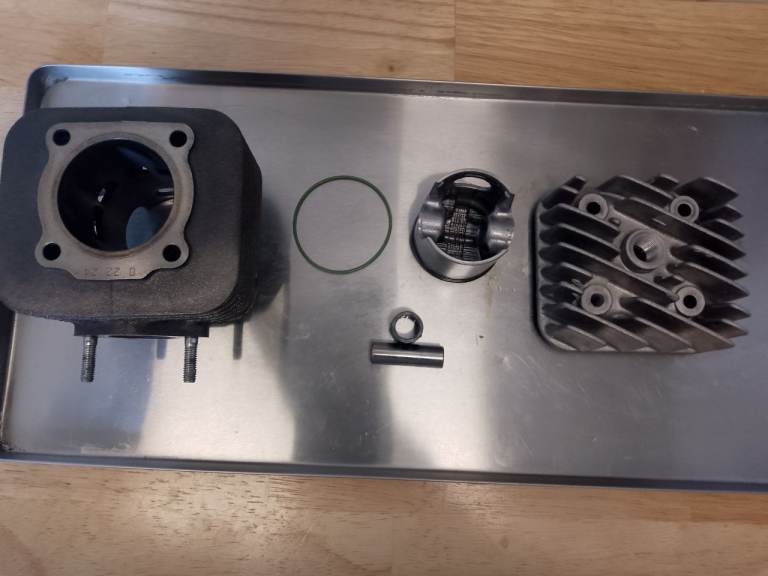 MALOSSI 70CC CYLINDER KIT FOR 50CC 2 STROKE AC VESPA PIAGGIO ENGINE MODERN HARDLY USED 