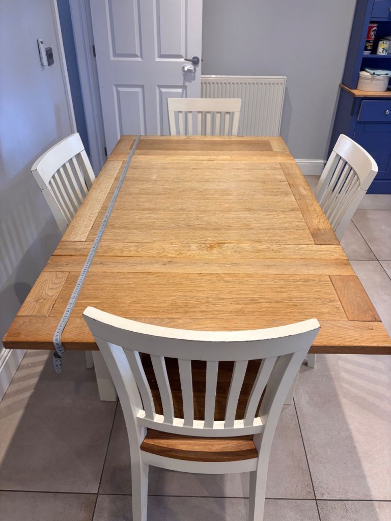 Kitchen table 90cm - 160cm with 4 chairs 