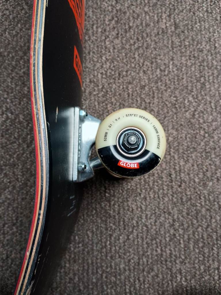 Globe skateboard set up complete 