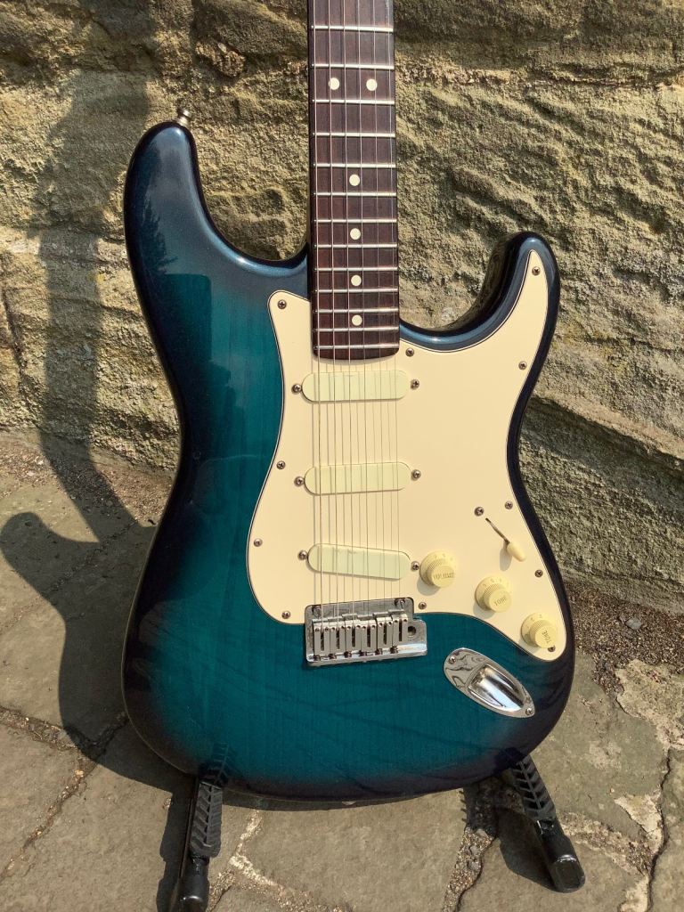 Fender Stratocaster Plus Deluxe (Rare Blue Sunburst, 1989) 