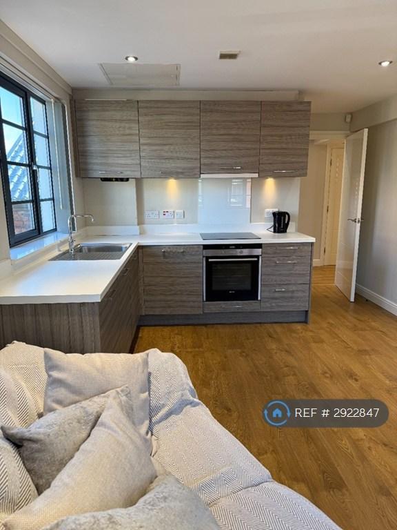 1 bedroom flat in Ashfield Road, Cheadle, SK8 (1 bed) (#2922847)