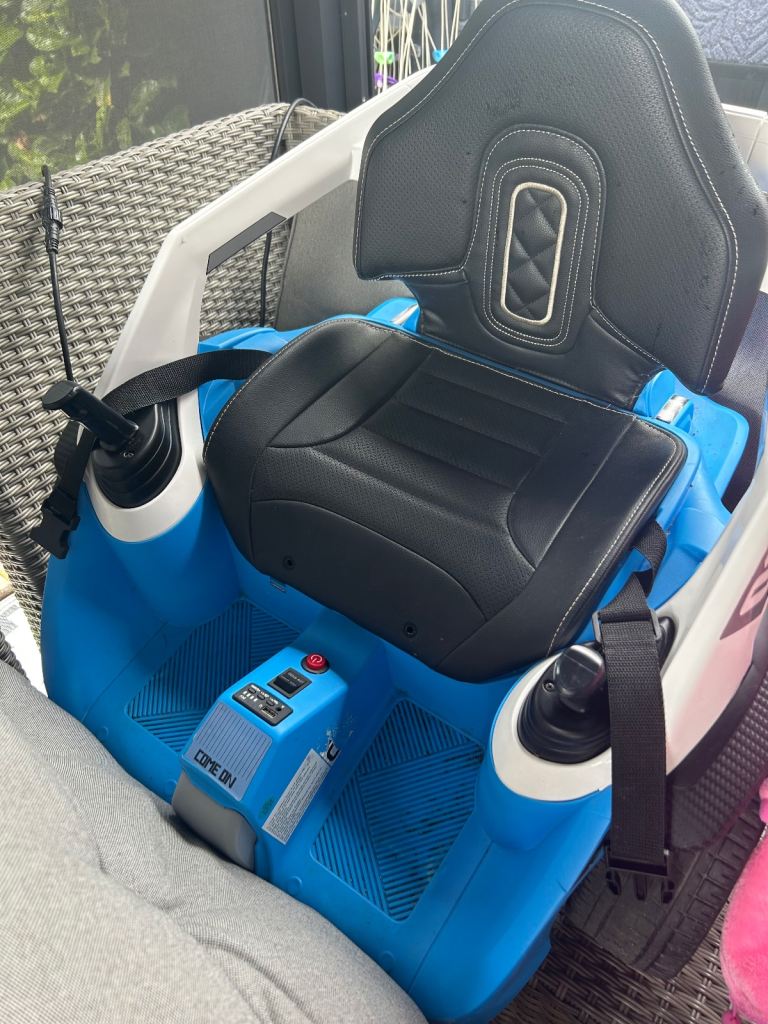 Kids ride on bumper car 