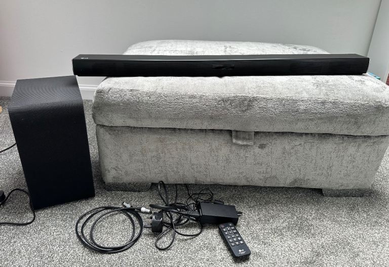 LG SH4 Sound Bar and Wireless Subwoofer - Good Condition