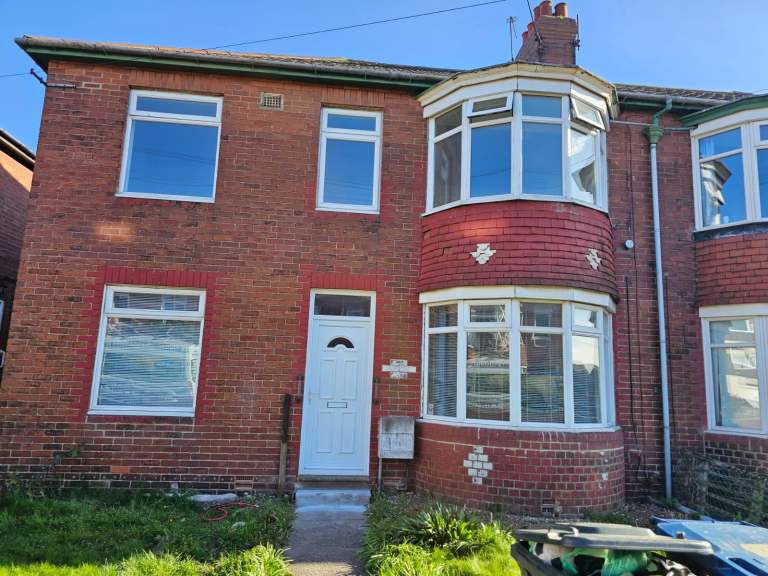 3 Bedroom Lower Flat available to rent on Moorhead in Newcastle, NE5 3AR.