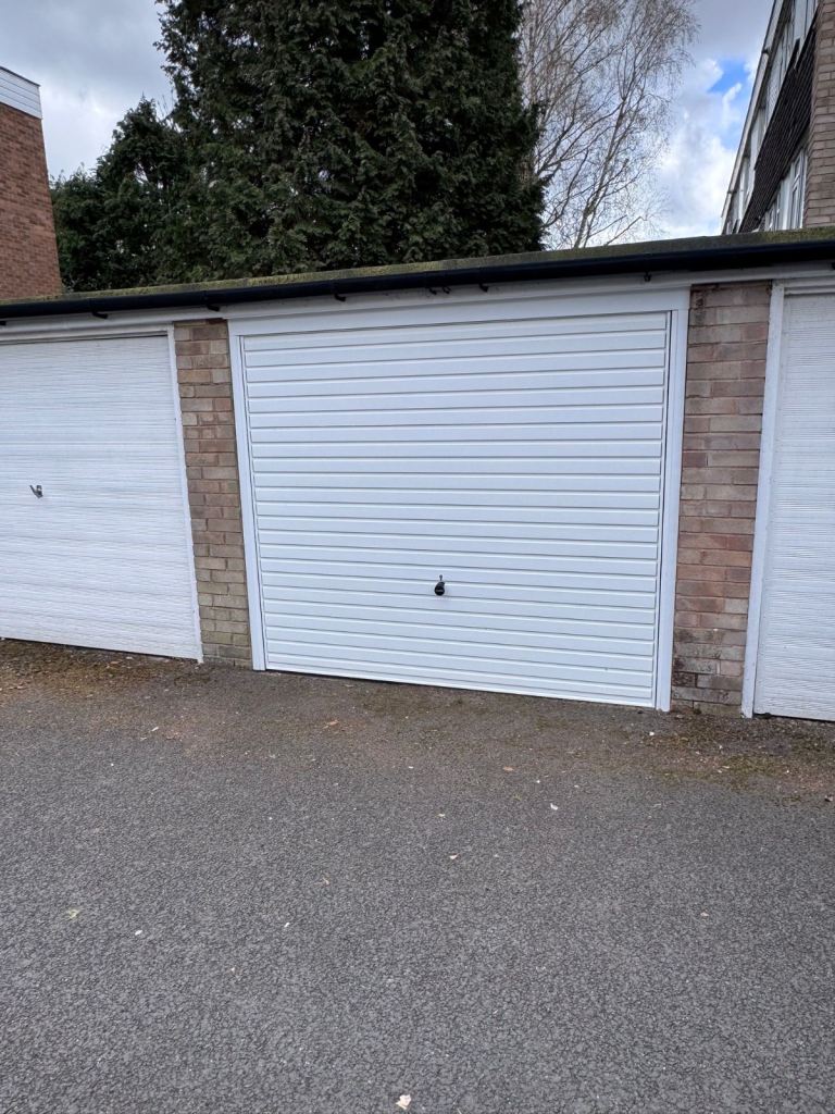GARAGE to RENT - CENTRAL SOLIHULL