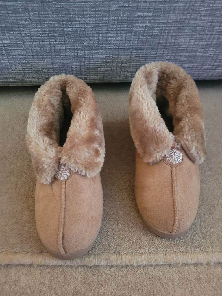 Slippers size 5