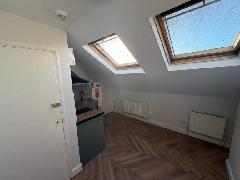 BENEFITS ACCEPTED - Self-Contained Studio Flat Available in Stamford Hill Hackney N16