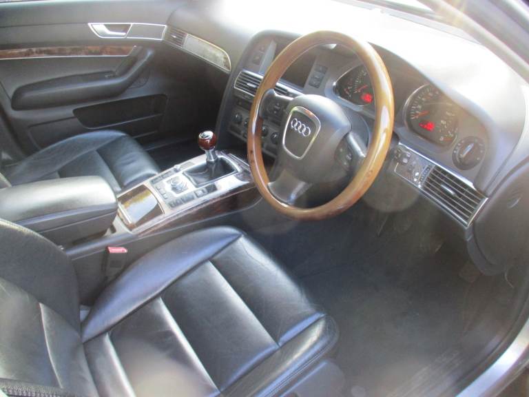 AUDI A6 2.4 SE PETROL 6 SPEED MANUAL. LOW MILEAGE. FULL SERVICE HISTORY.