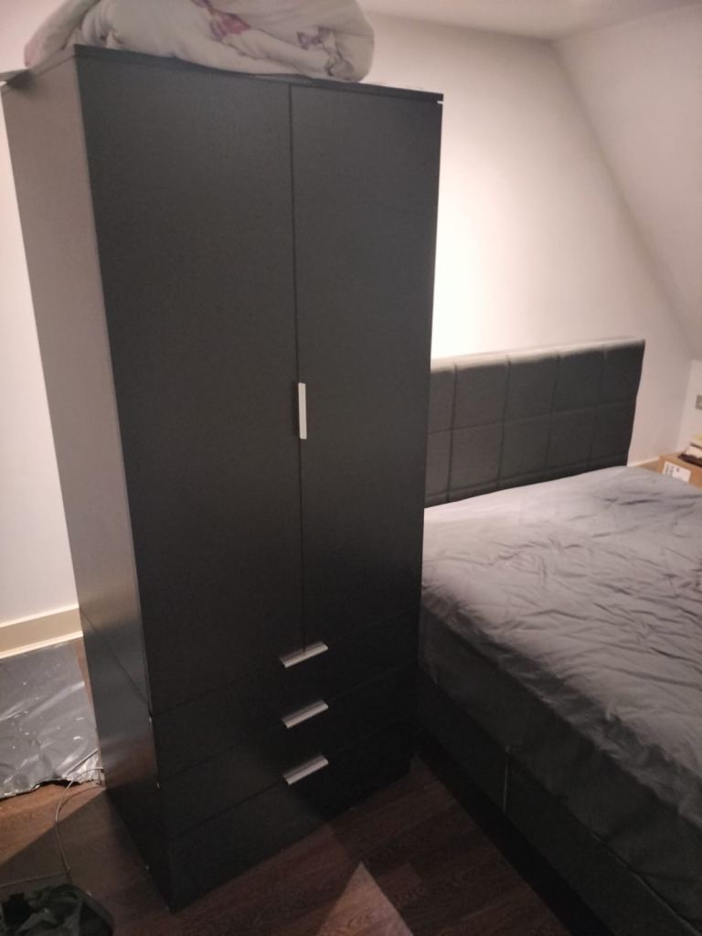 Black Double Wardrobe with Drawers – Good Condition