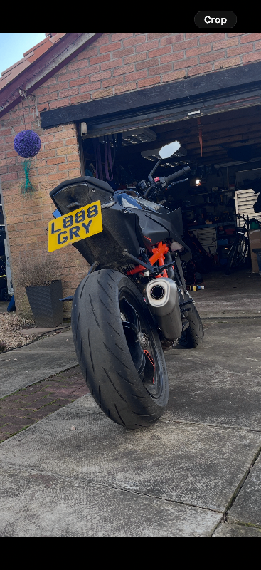 Number plate L888 gry 