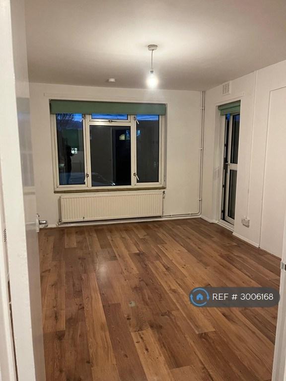 1 bedroom flat in Rainham Road South, Dagenham, RM10 (1 bed) (#3006168)