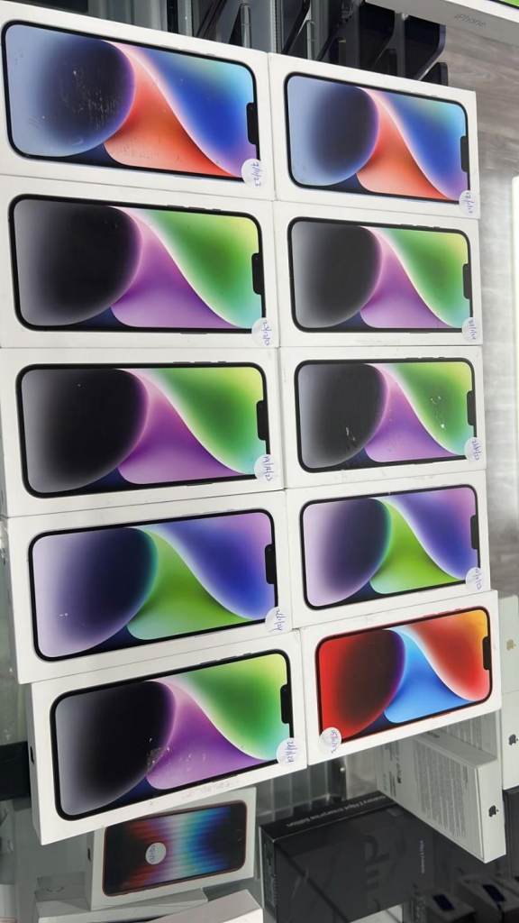 iPhone 14 128gb £260 unlocked with warranty