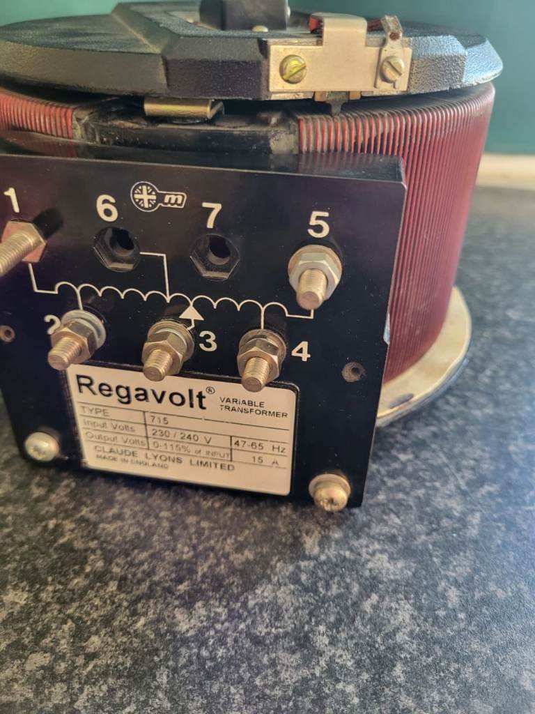 Regavolt 715 Variable Transformer Variac: 240V Input, 0-275V Output, 15A - 995200