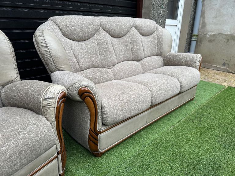 Queen Anne 3 seater sofa & manual recliner armchair 