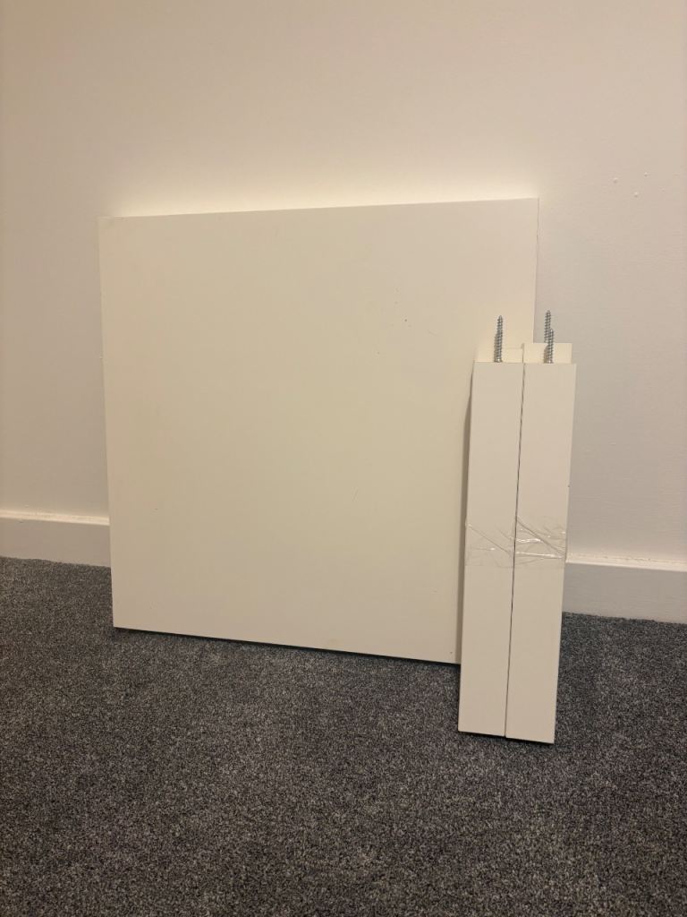 White Table Top and Legs – As Good As New