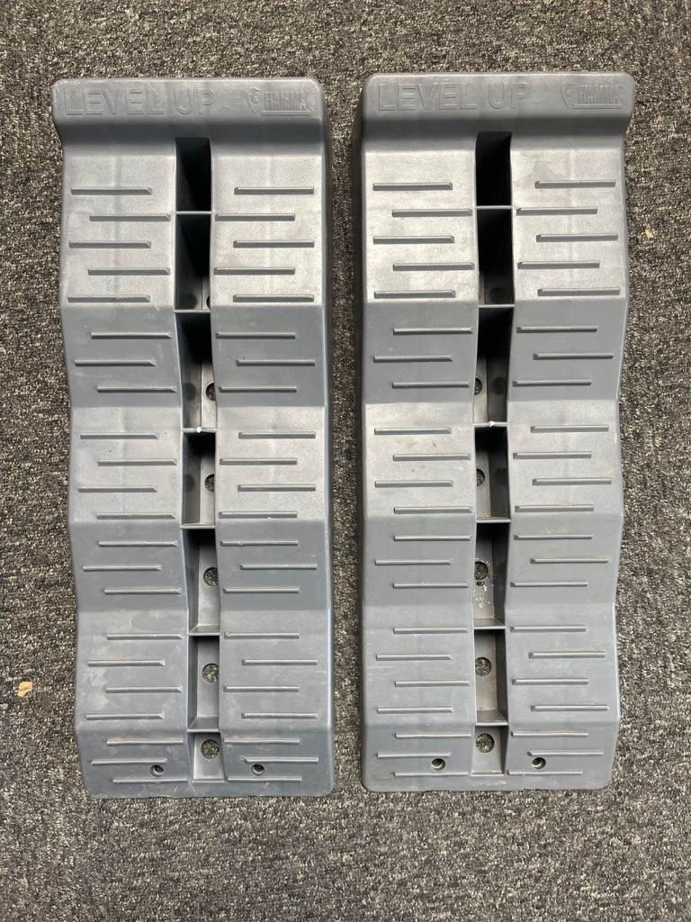 FIAMMA LEVELLING RAMPS / BLOCKS 