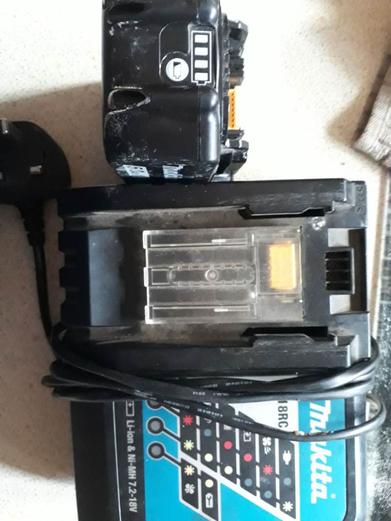 Makita 5ah battery and chargers 