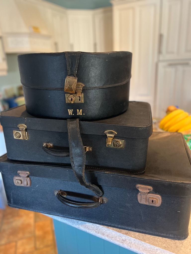 Vintage suitcase Hat box