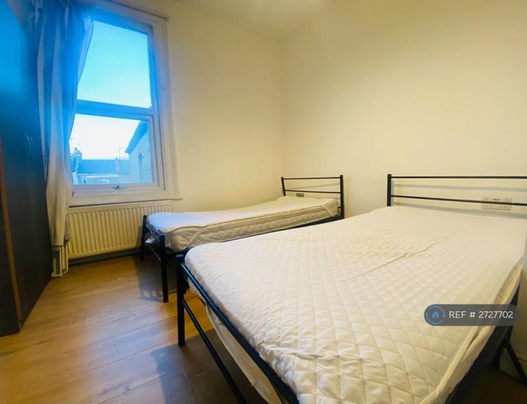 1 bedroom in Warham Road, London, N4 (#2727702)