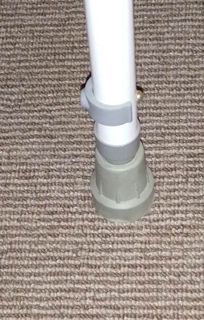 Shower chair with rubber feet 