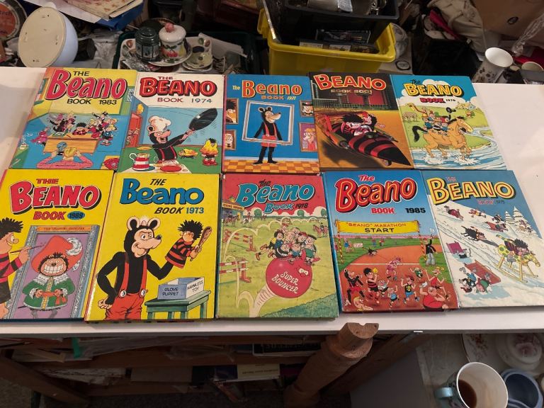 Beano annuals 10 books £5 the lot 