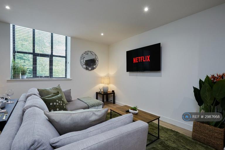 2 bedroom flat in Green Lane, Holmfirth, HD9 (2 bed) (#2987668)
