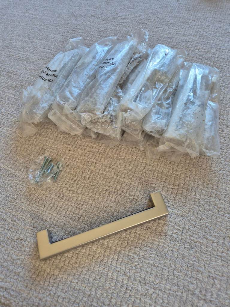 20 Kitchen door handles