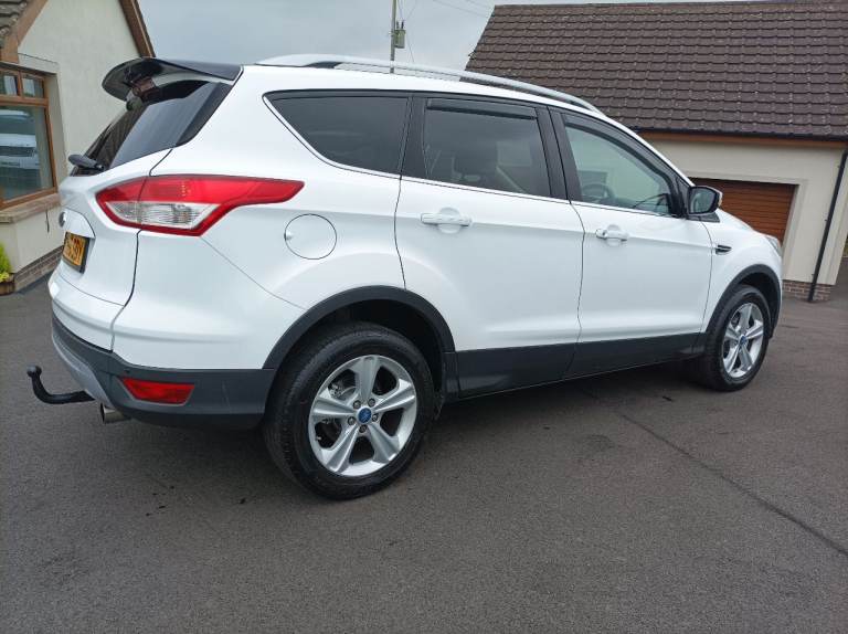 2015 FORD KUGA ZETEC DIESEL 4X4 JEEP *FULL YEAR MOT*