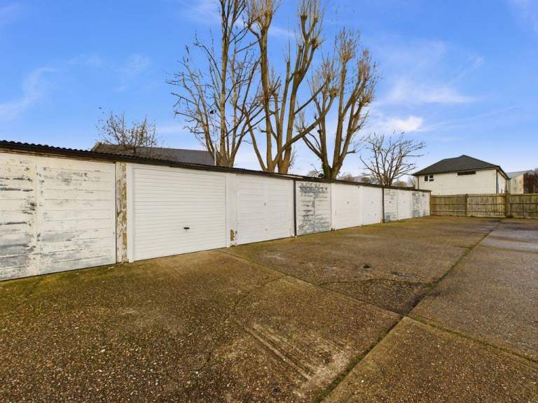 Garage / Lock-Up to Rent — Cosham, Portsmouth PO6