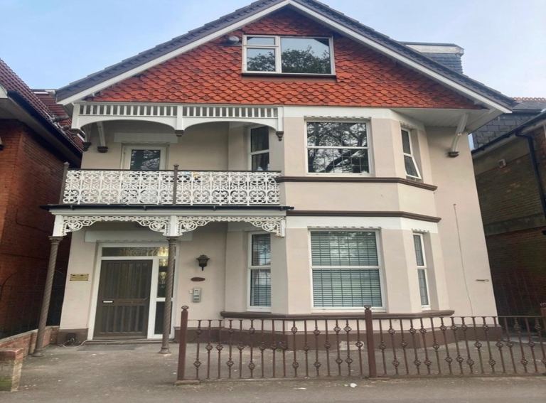 1 Bedroom Flat with Parking