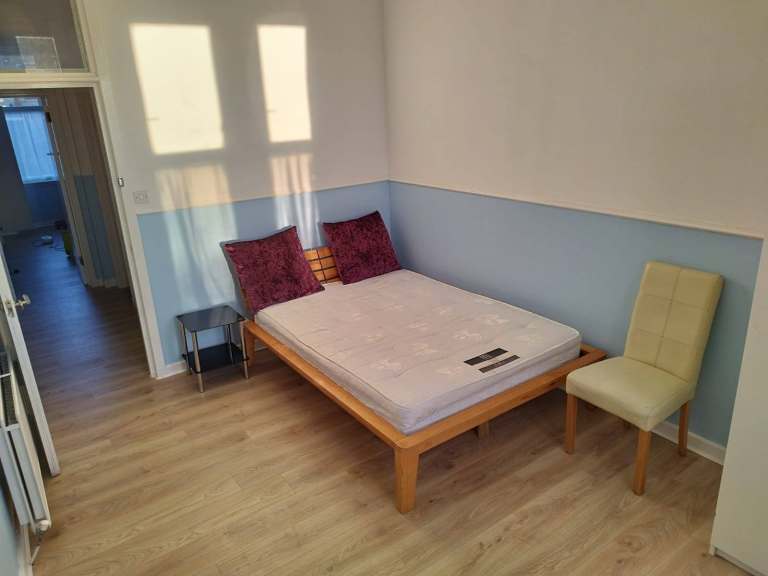 Spacious Double Bedroom for Rent, Possil Park Glasgow