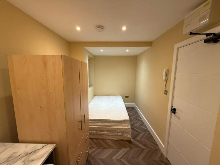 BENEFITS ACCEPTED - Studio Flat Available in Acton Ealing W5