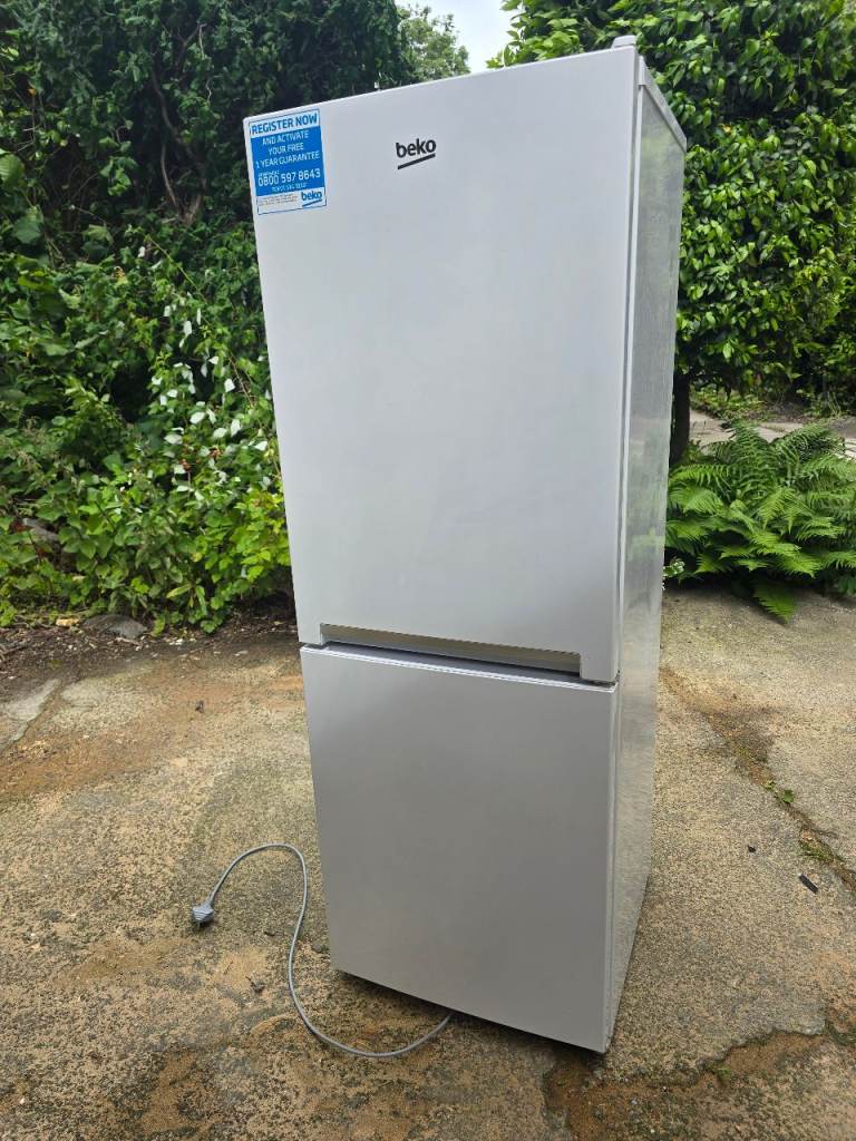 Beko CFG1552W Freestanding Fridge Freezer – Good Condition