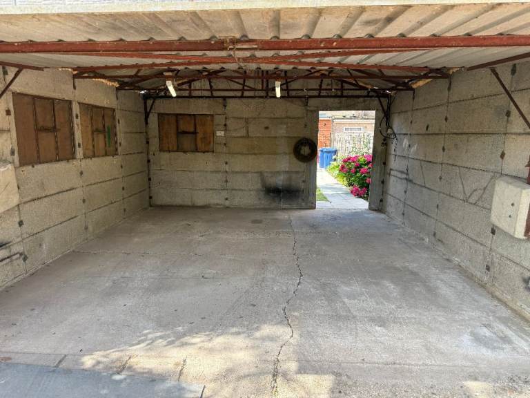 Storage/Garage available for rent in Greenford, UB6.