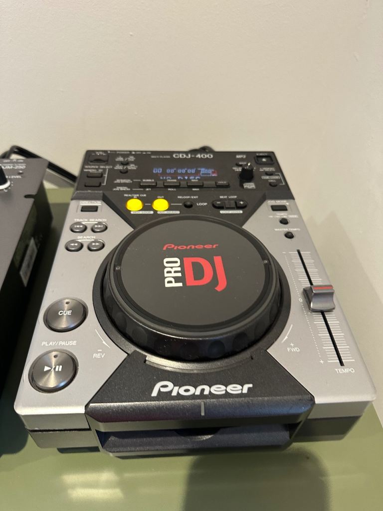 2x Pioneer CDJ-400 and DJM-250K