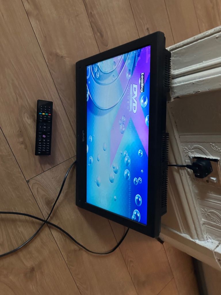 16 inch LCD tv with dvd player , hdmi  , freeview  , remote - for wall mount 