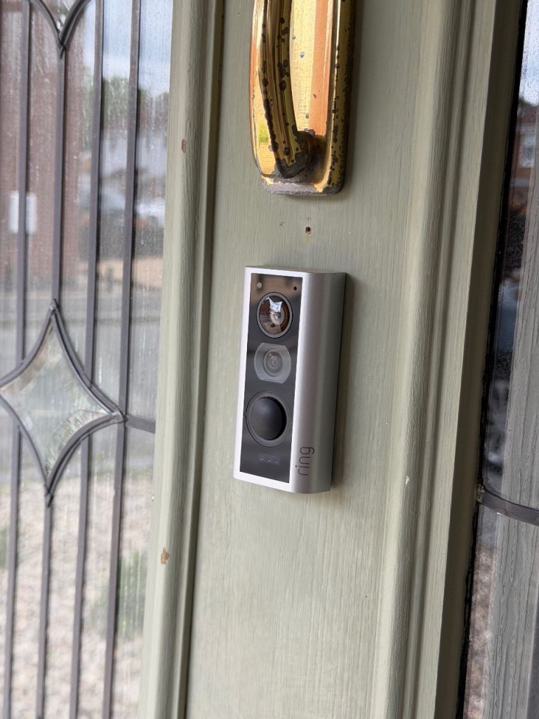 Ring video bundle (Doorbell + chime + 2 cameras + 2 batteries)