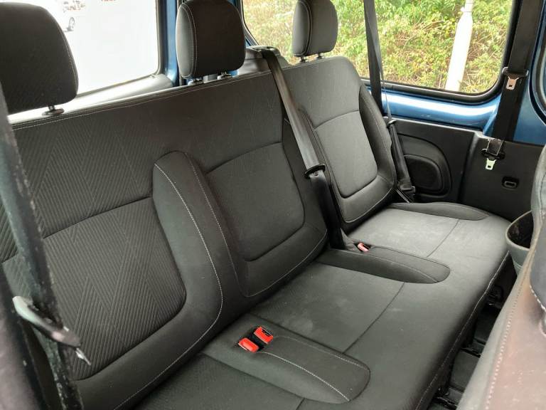 2020 Renault Trafic LL30 ENERGY dCi 120 Sport Nav 9 Seater Standard Roof Minibus DIESEL Manual