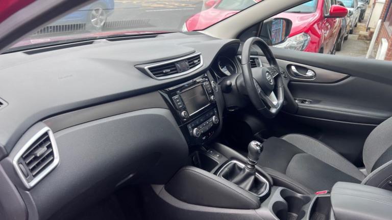 Nissan qashqai N1.5 dCi 115 N-Connecta 5dr 2 owners full Nissan history stunning