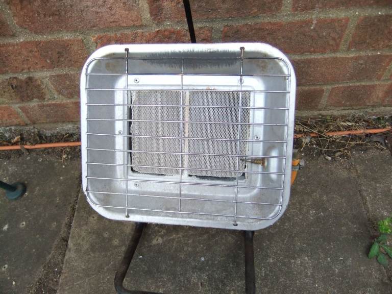 Portable Metal Heater – Gas Powered, Fair Condition